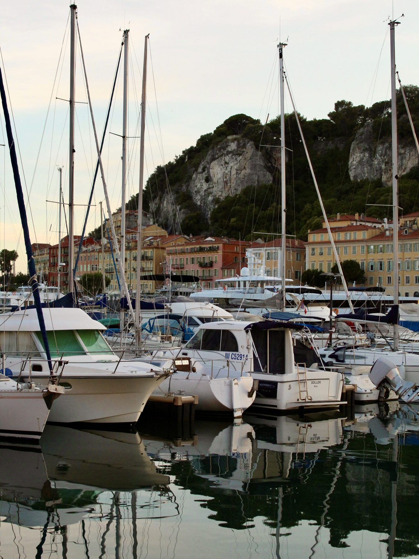 Le Port de Nice à l'heure dorée
