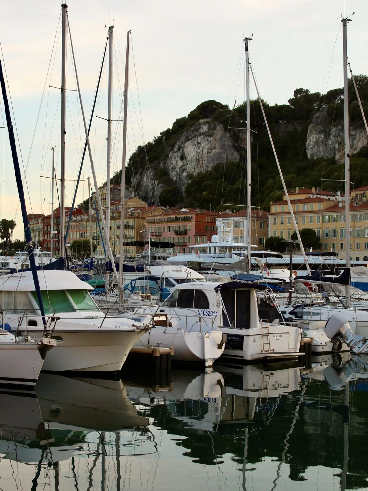 Le Port de Nice à l'heure dorée