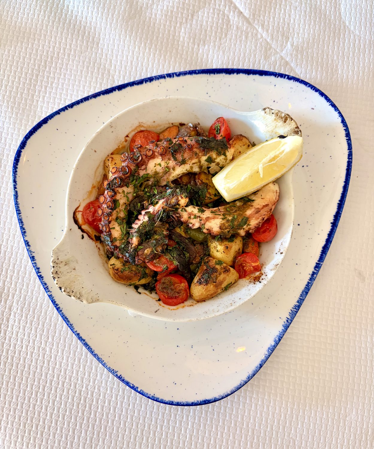 Poulpe rôti et ses légumes
